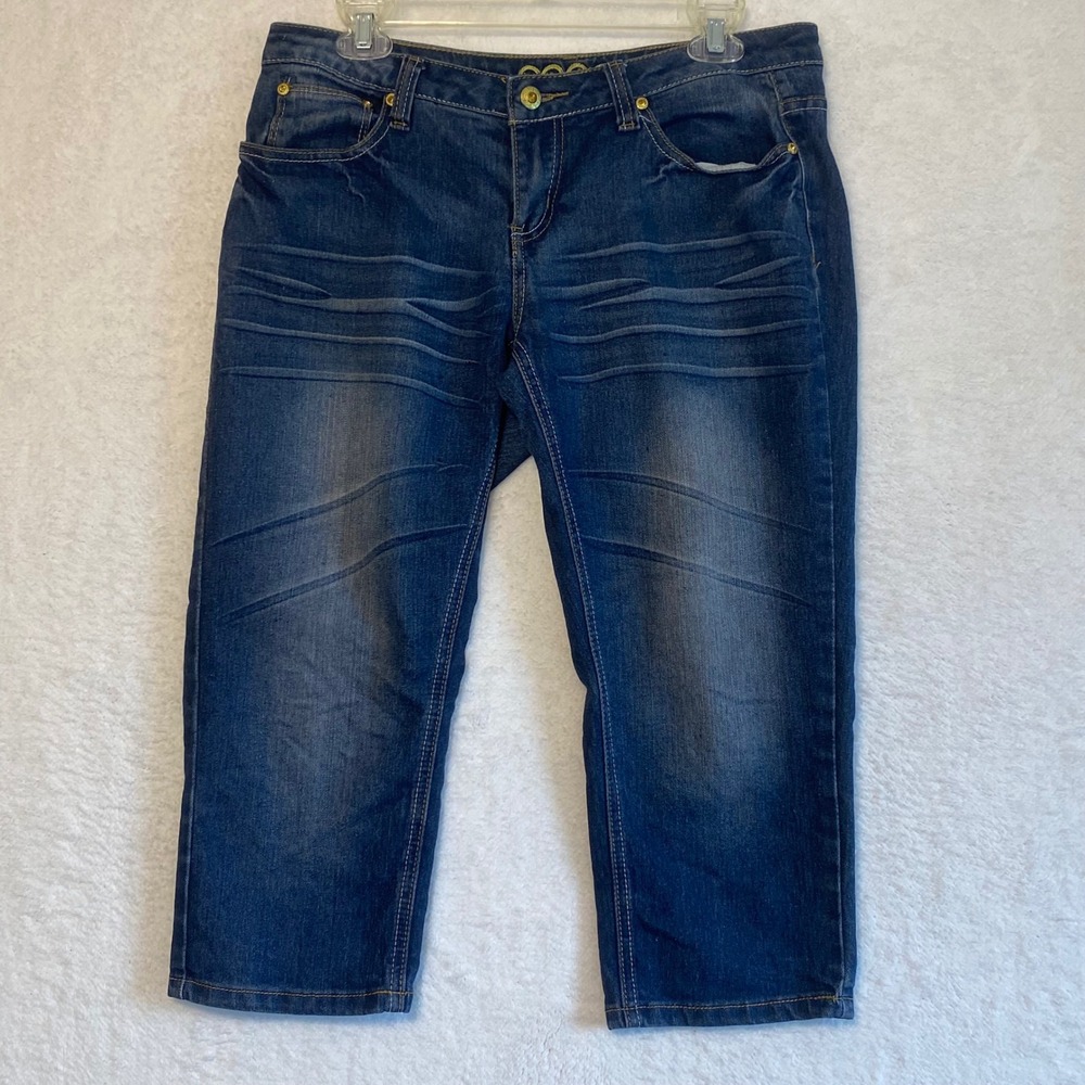 COOGI Embroidered Denim Capri Jeans Women's Size 9/10 Blue Distressed